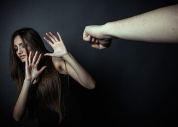 Испытать любовь безобразным поведением